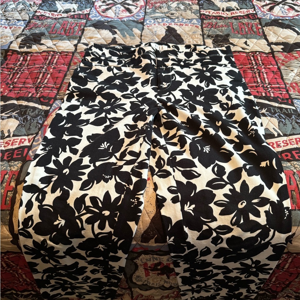 Elle black and white floral pants!